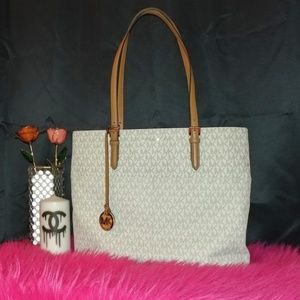 🅢🅐🅛🅔!   Michael Kors Bedford Tote
